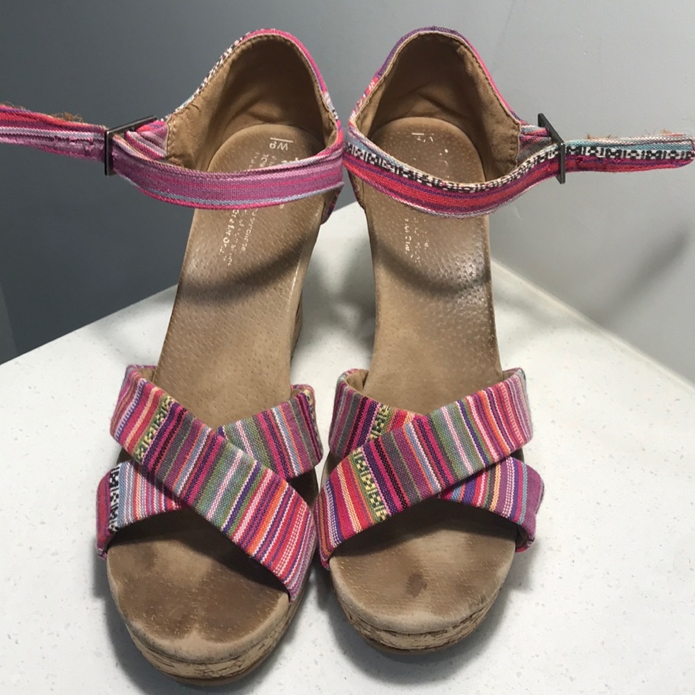 Tom’s canvas heels